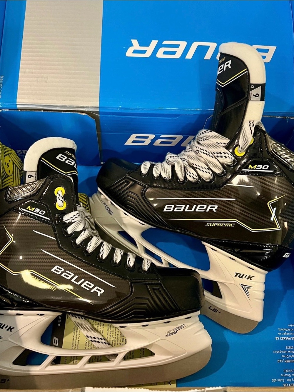 Bauer Supreme M30 Intermediate Ice Hockey Skates Size 6 Regular Width - New